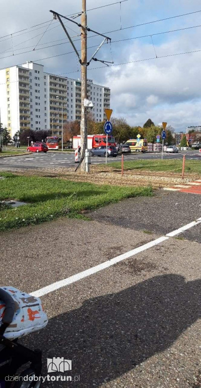 Kolizja na rondzie na Skarpie