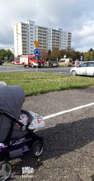 Kolizja na rondzie na Skarpie