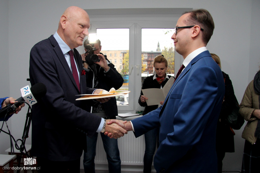 Przekazanie kluczy absolwentom