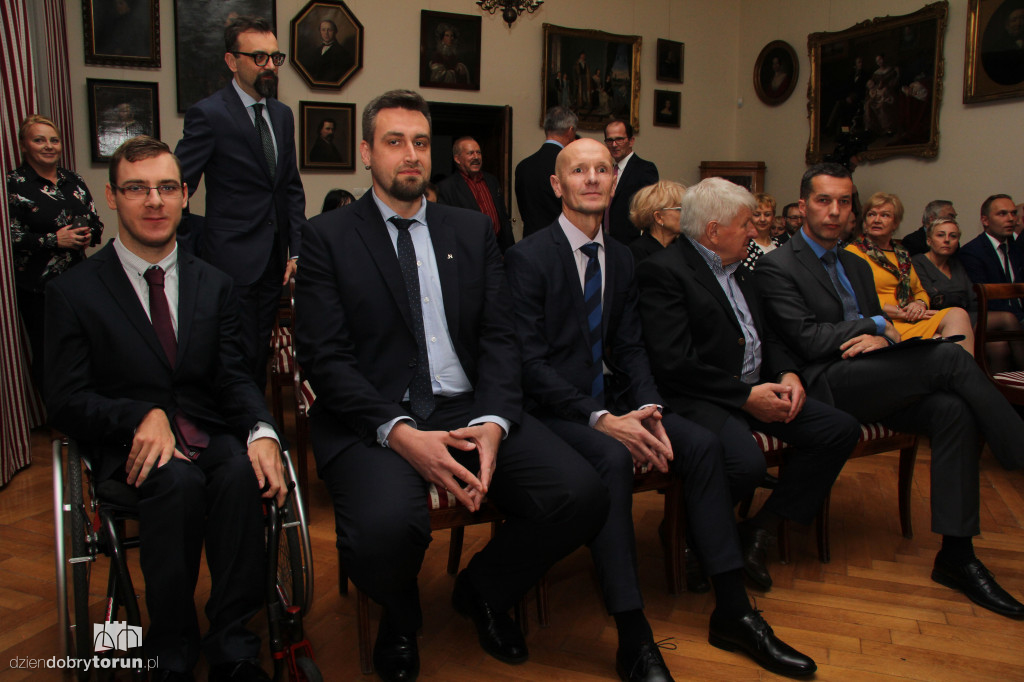 Wręczenie zaświadczeń nowym radnym