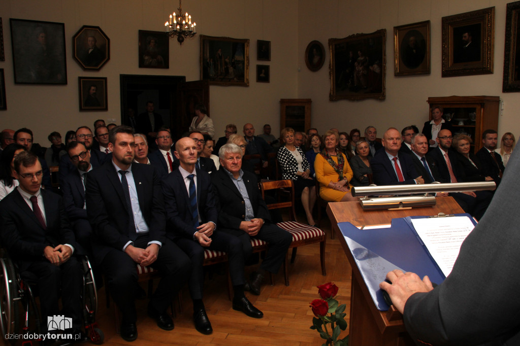 Wręczenie zaświadczeń nowym radnym
