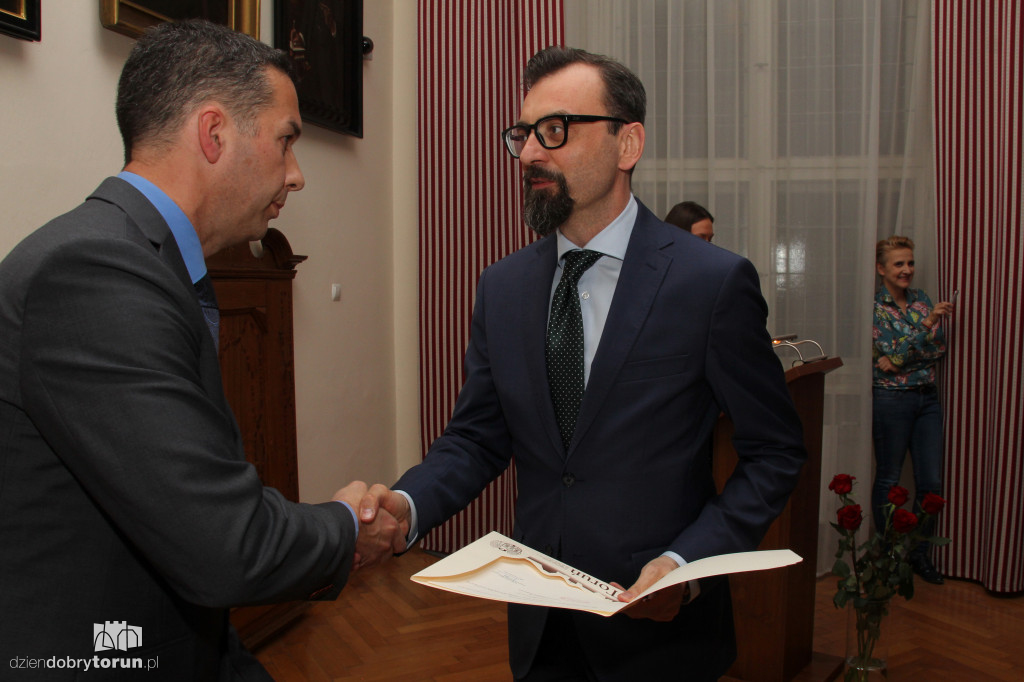Wręczenie zaświadczeń nowym radnym