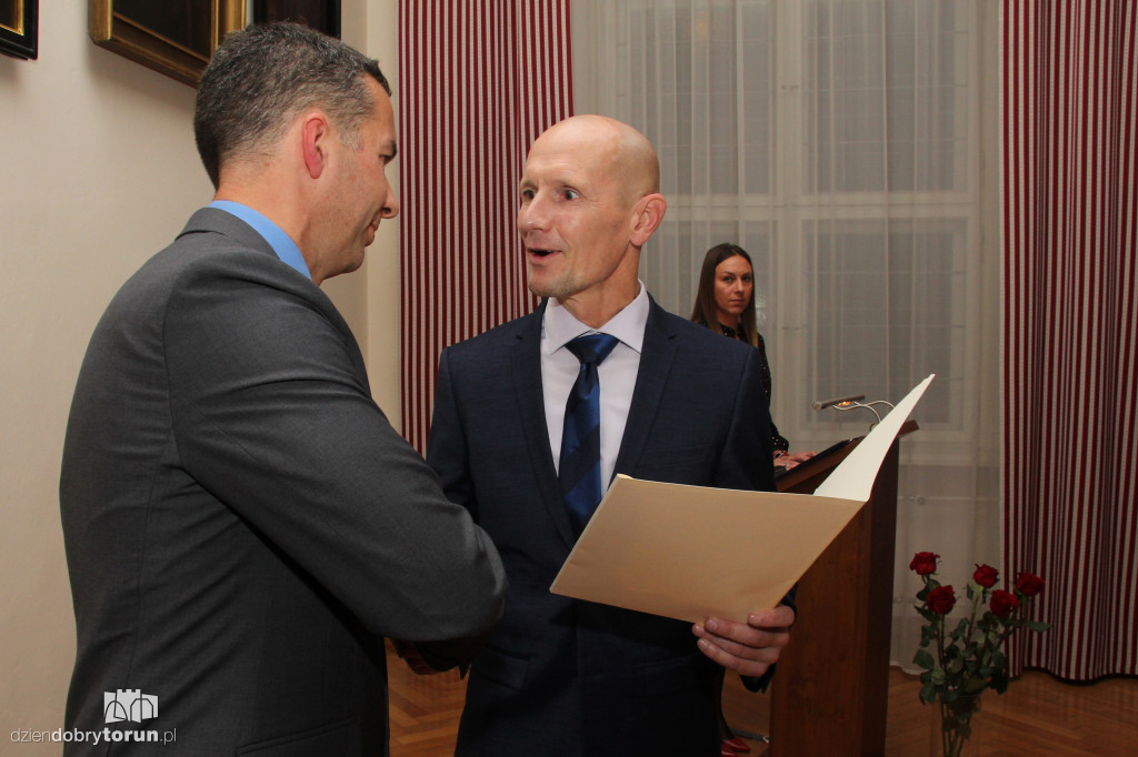 Wręczenie zaświadczeń nowym radnym