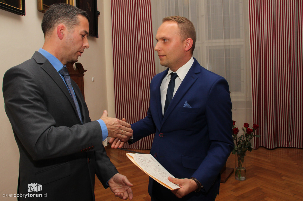 Wręczenie zaświadczeń nowym radnym