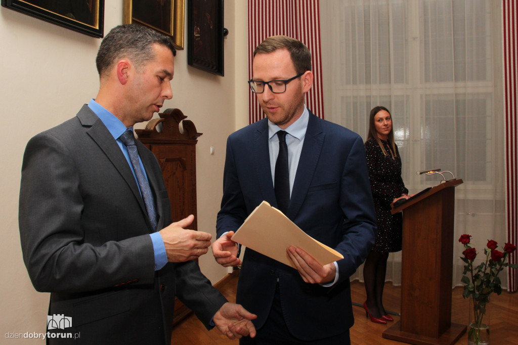 Wręczenie zaświadczeń nowym radnym