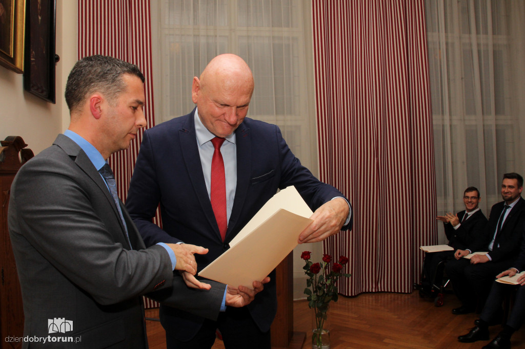 Wręczenie zaświadczeń nowym radnym