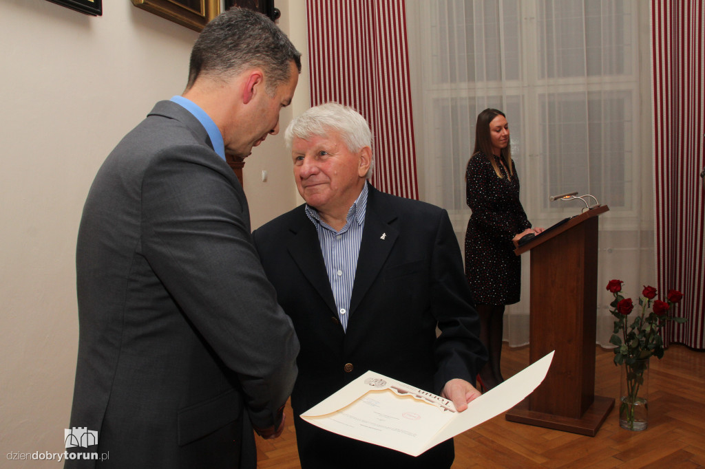 Wręczenie zaświadczeń nowym radnym