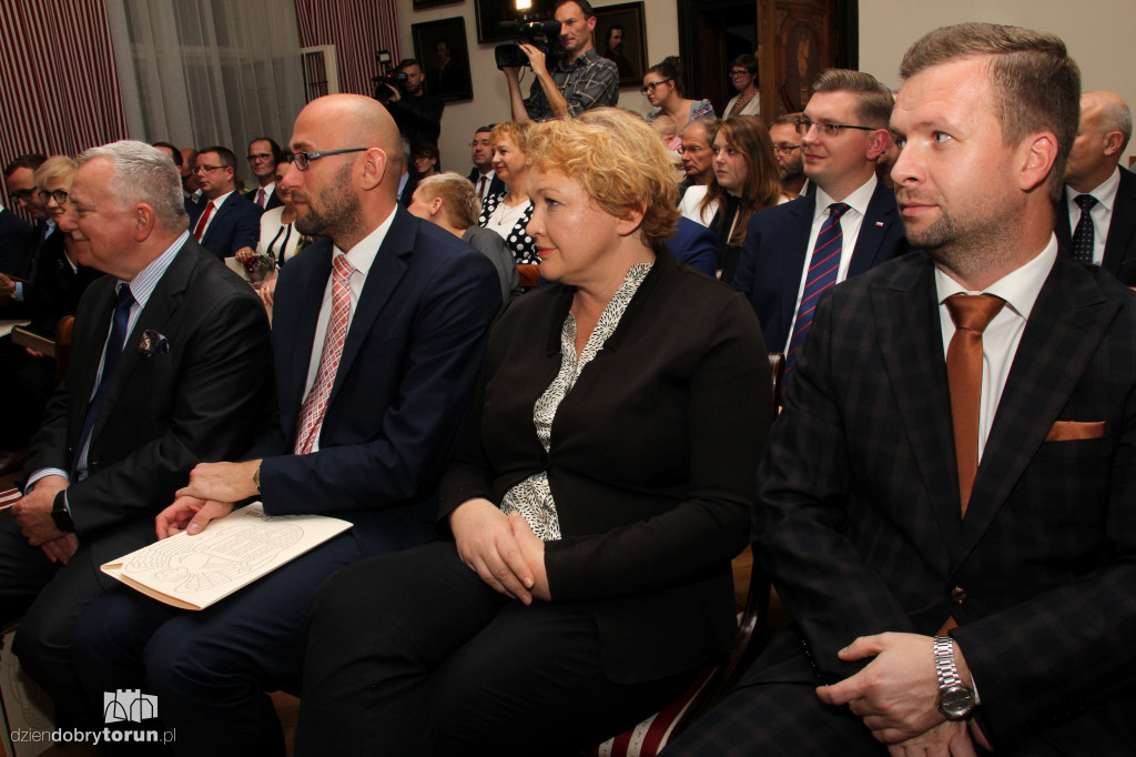 Wręczenie zaświadczeń nowym radnym
