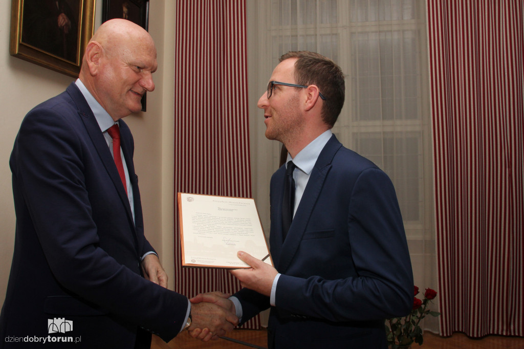 Wręczenie zaświadczeń nowym radnym