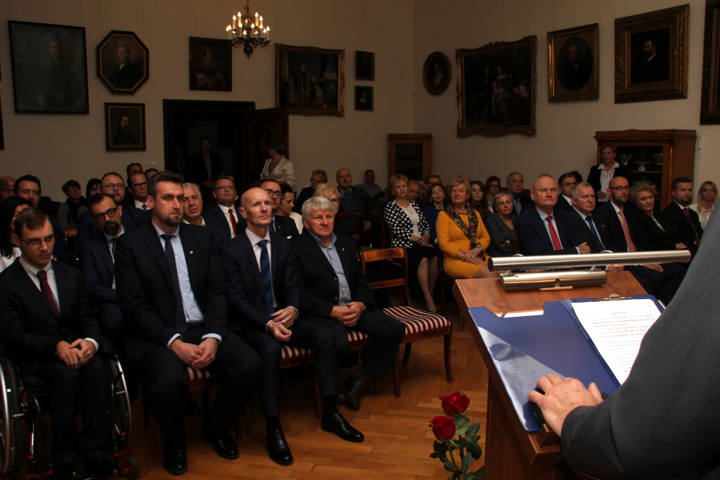 Wręczenie zaświadczeń nowym radnym