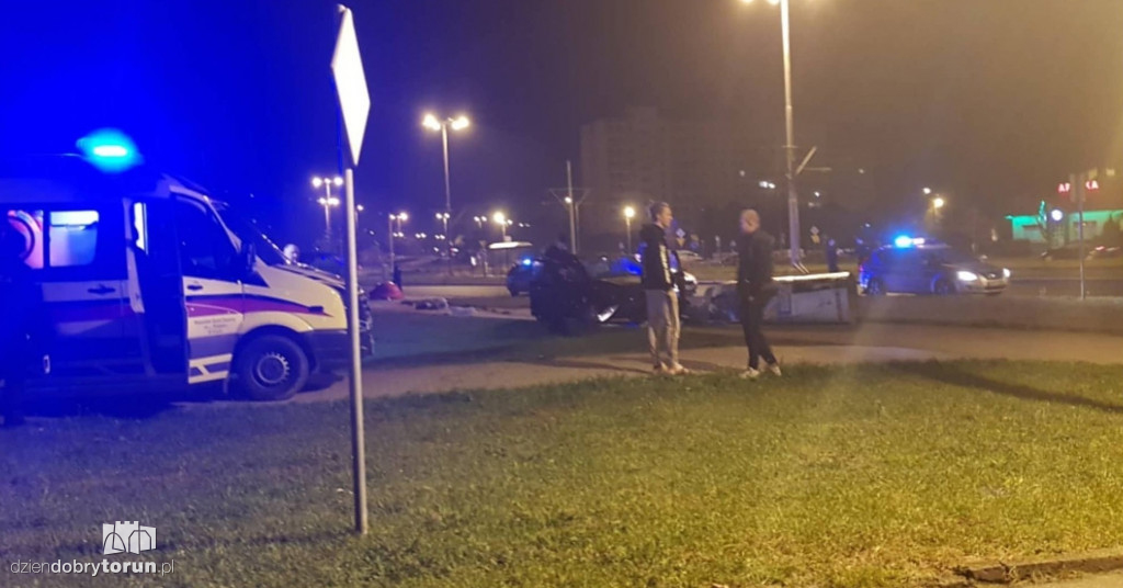 Zdewastowany przystanek na Skarpie