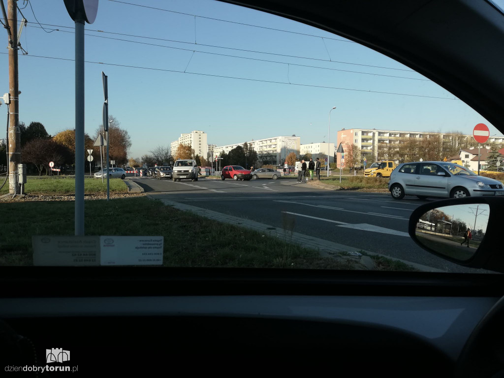 Kolizja na osiedlu na Skarpie