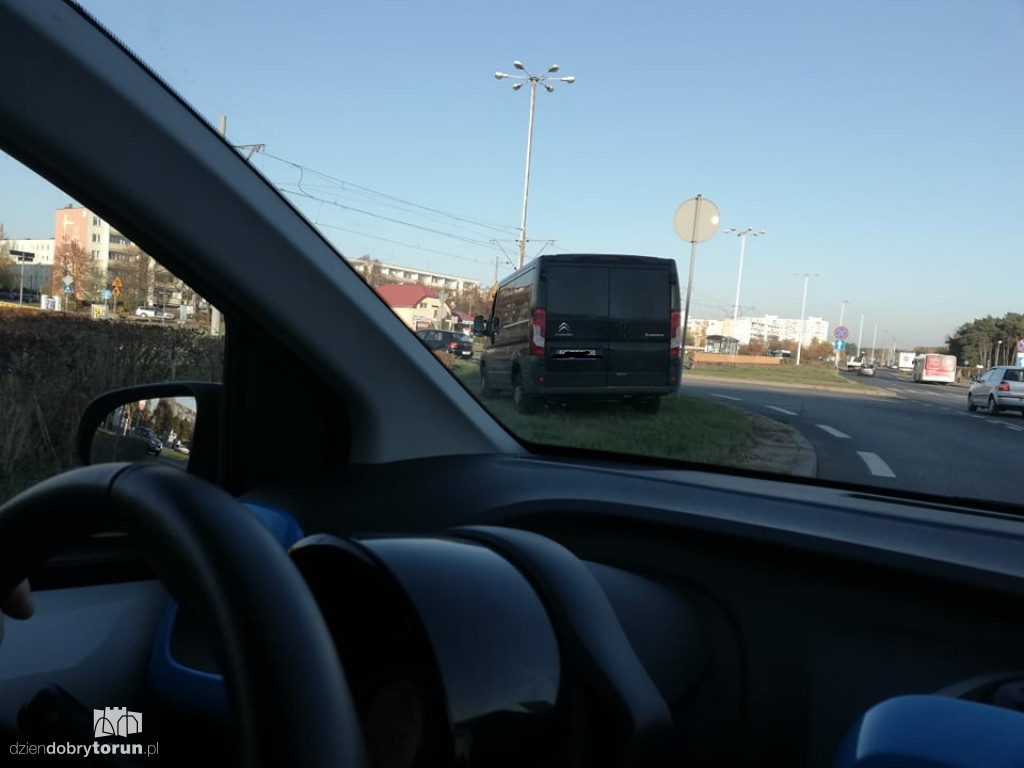 Kolizja na osiedlu na Skarpie