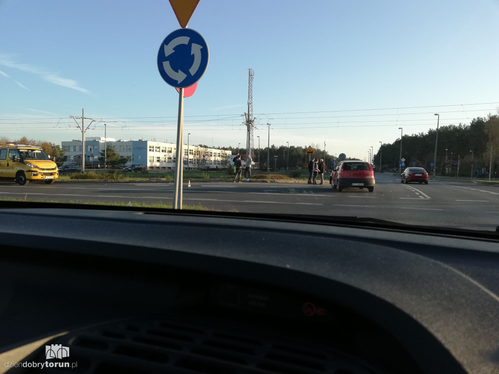 Kolizja na osiedlu na Skarpie