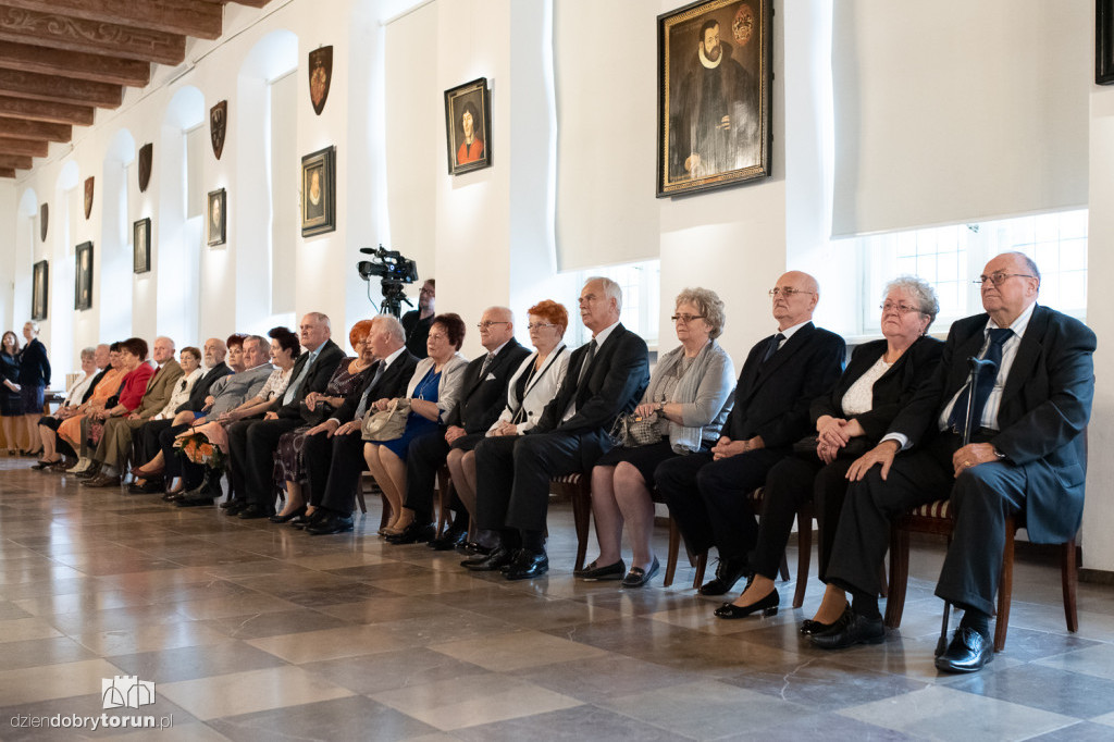Medale prezydenta dla małżeństw