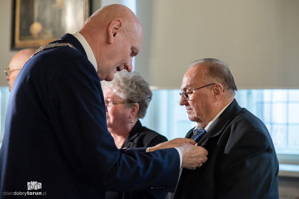 Medale prezydenta dla małżeństw