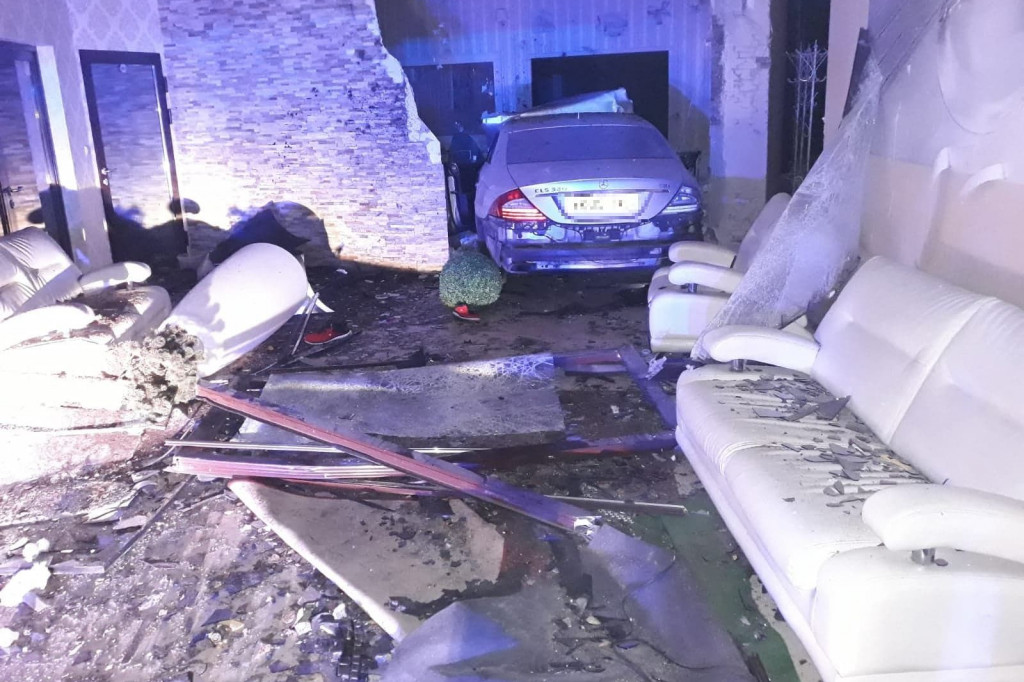 Wjechał po pijanemu w salę weselną