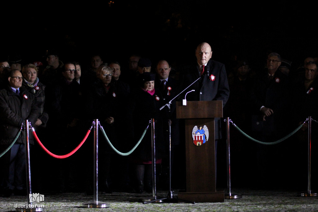 Apel pod pomnikiem Piłsudskiego