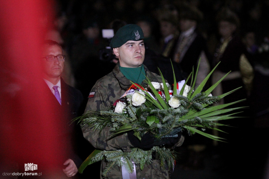 Apel pod pomnikiem Piłsudskiego