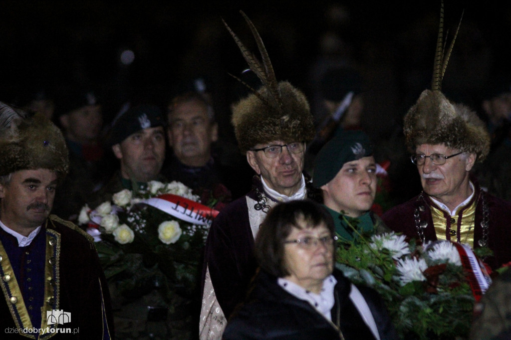 Apel pod pomnikiem Piłsudskiego