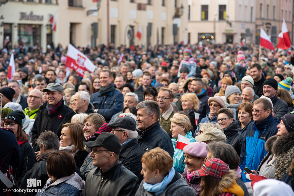 Uroczyste odśpiewanie hymnu