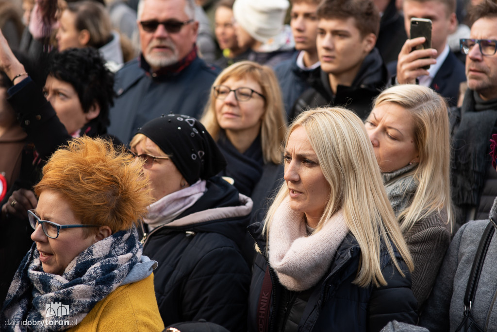 Uroczyste odśpiewanie hymnu