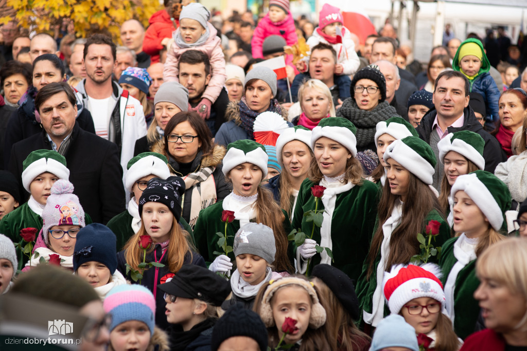 Uroczyste odśpiewanie hymnu