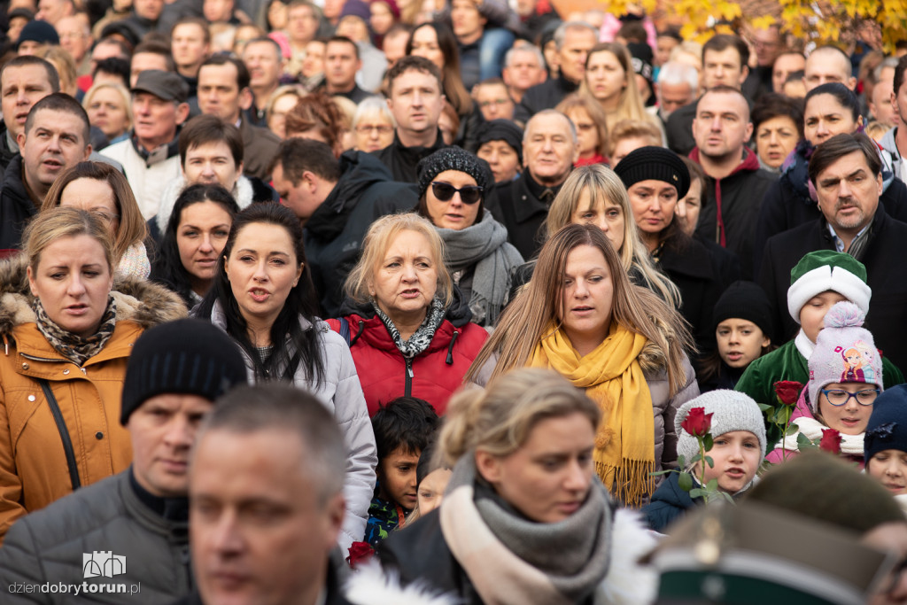 Uroczyste odśpiewanie hymnu