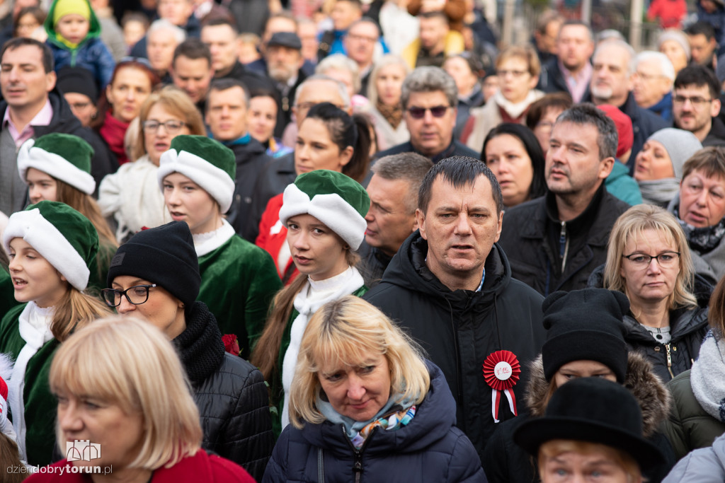 Uroczyste odśpiewanie hymnu