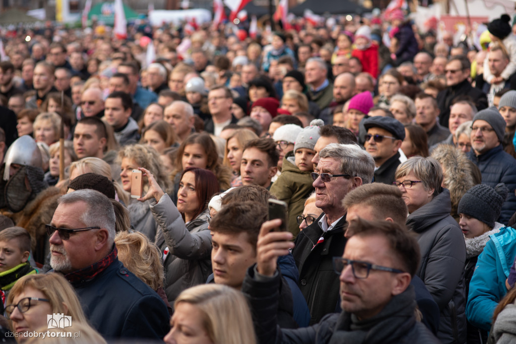Uroczyste odśpiewanie hymnu