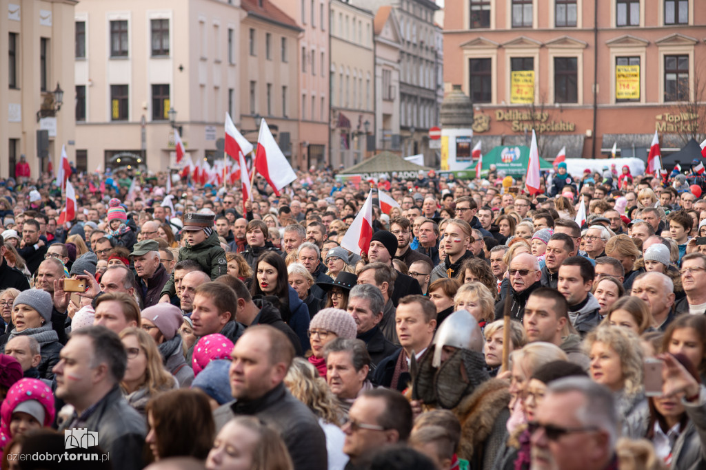 Uroczyste odśpiewanie hymnu