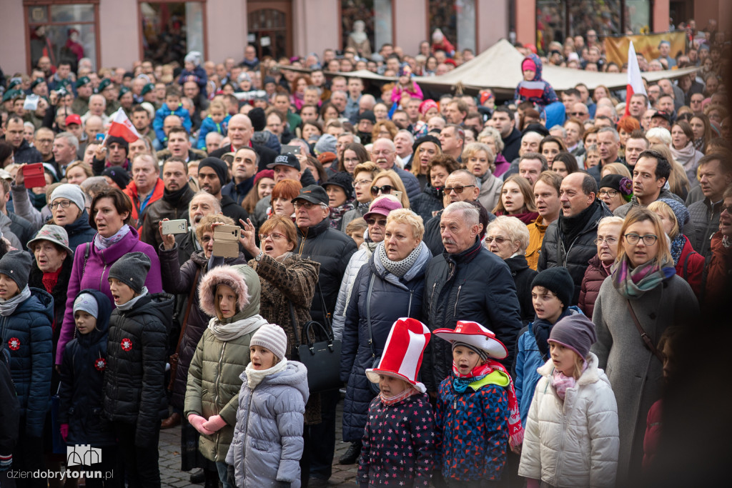 Uroczyste odśpiewanie hymnu