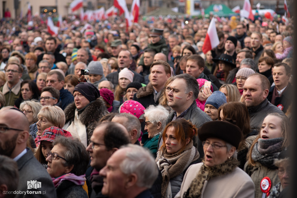 Uroczyste odśpiewanie hymnu