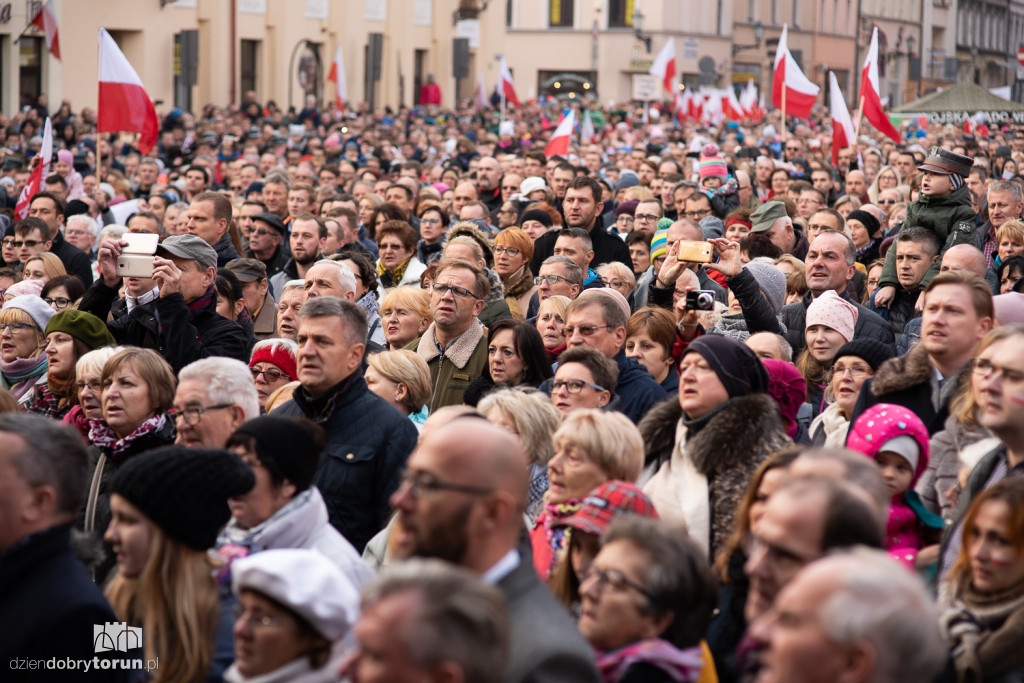 Uroczyste odśpiewanie hymnu