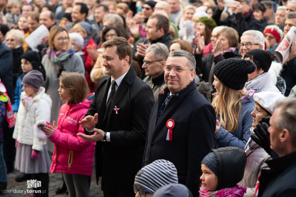 Uroczyste odśpiewanie hymnu