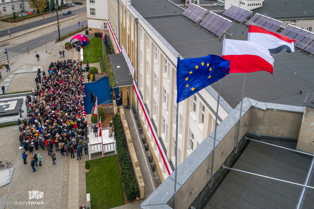 Razem dla Niepodległej przed urzędem