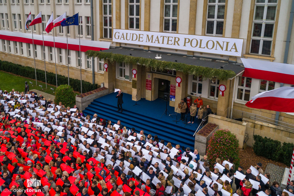 Razem dla Niepodległej przed urzędem