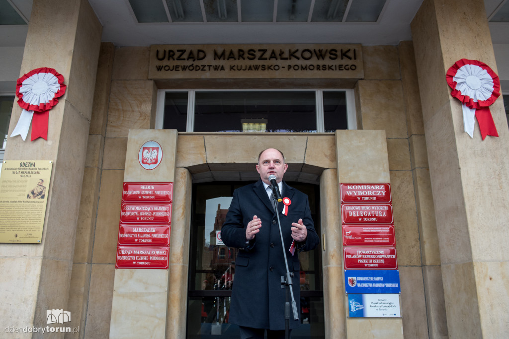 Razem dla Niepodległej przed urzędem