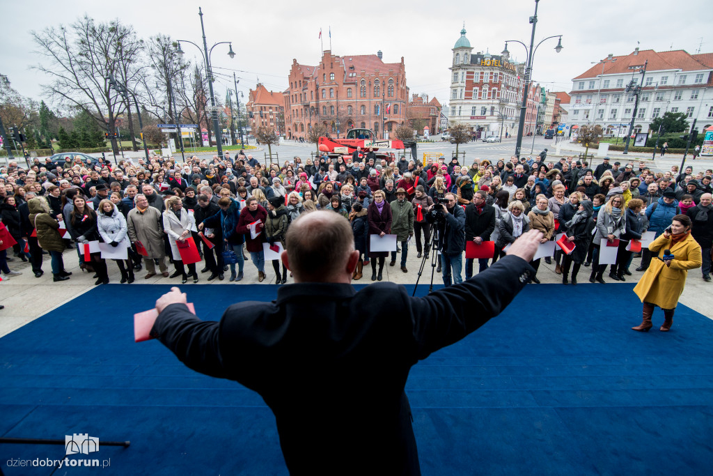 Razem dla Niepodległej przed urzędem
