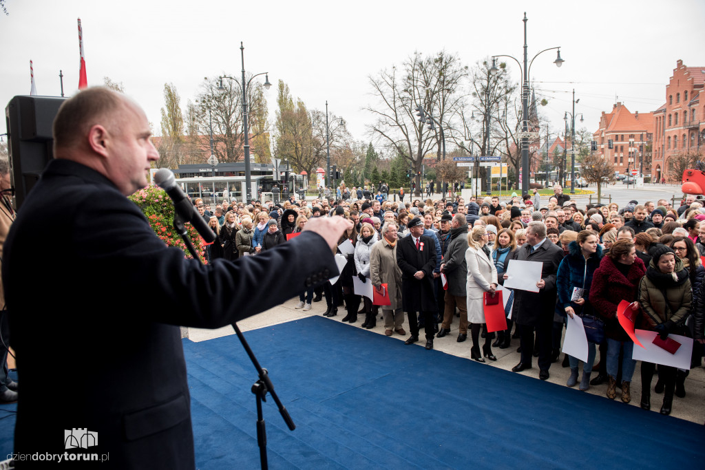 Razem dla Niepodległej przed urzędem