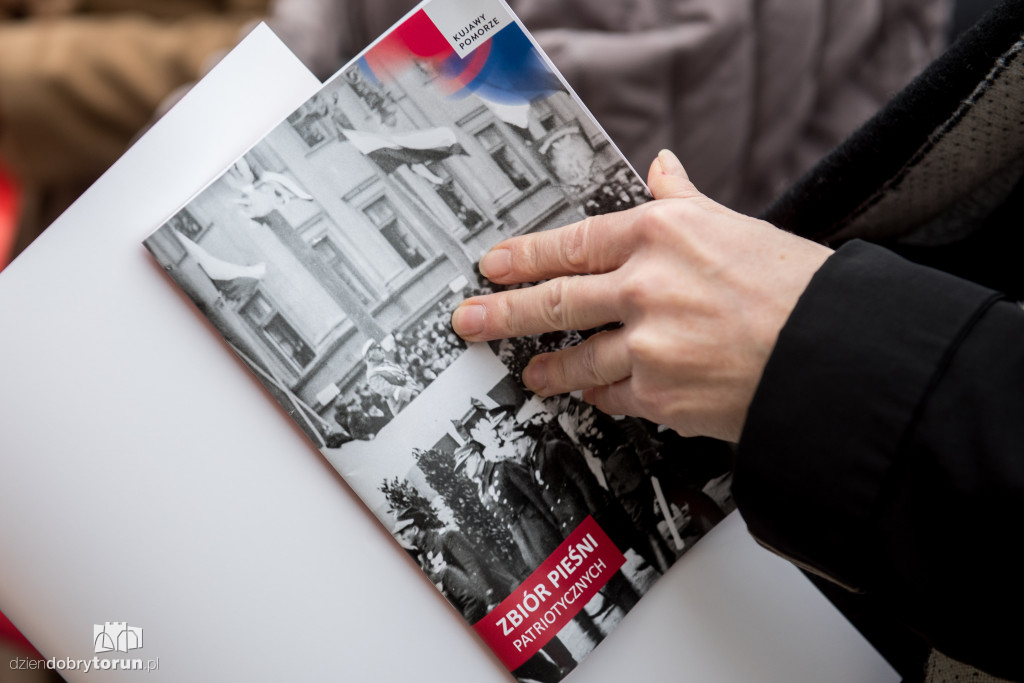Razem dla Niepodległej przed urzędem