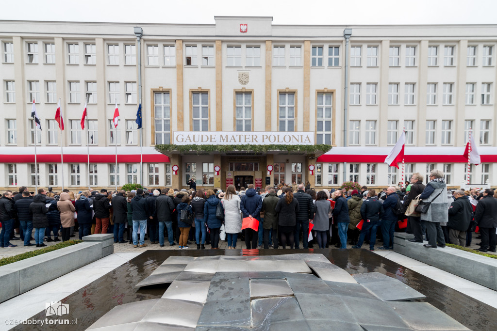 Razem dla Niepodległej przed urzędem