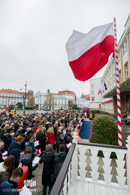 Razem dla Niepodległej przed urzędem