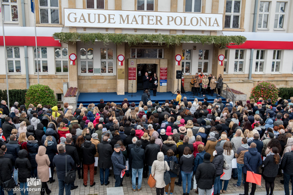 Razem dla Niepodległej przed urzędem