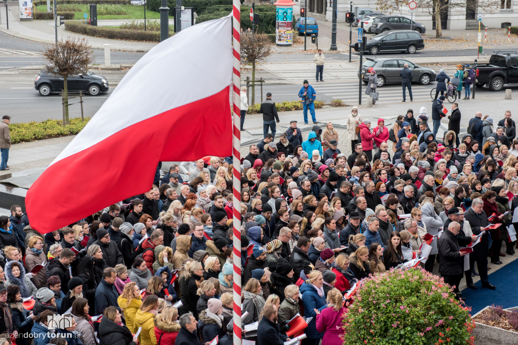 Razem dla Niepodległej przed urzędem