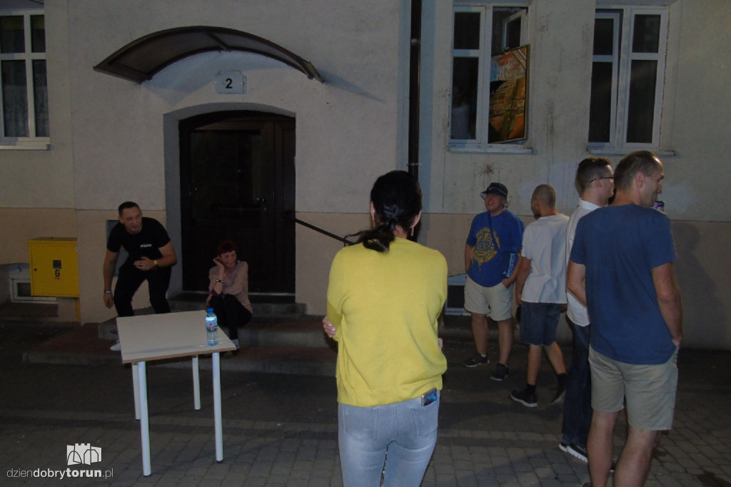 Policja w mieszkaniu na Urzędniczej