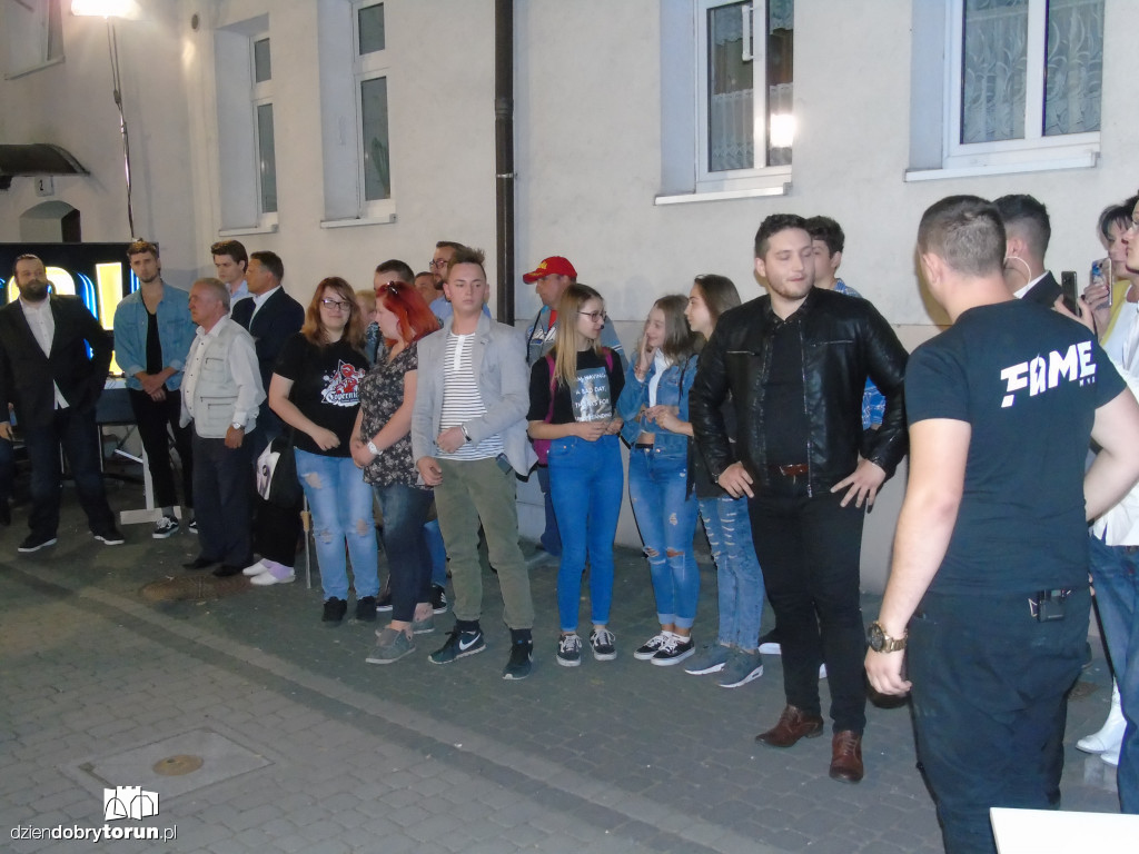Policja w mieszkaniu na Urzędniczej