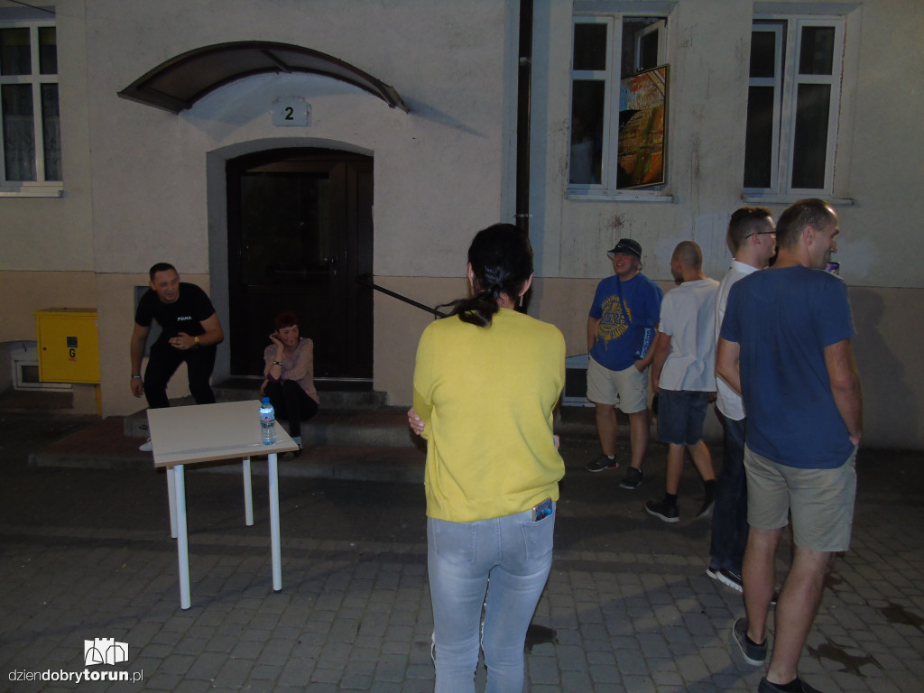 Kolejny nalot policji na Urzędniczą 2