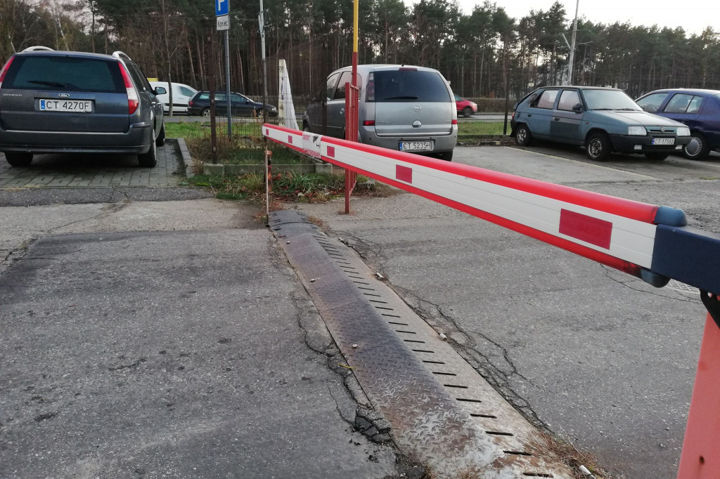 Dla kogo parkingi na Skarpie?