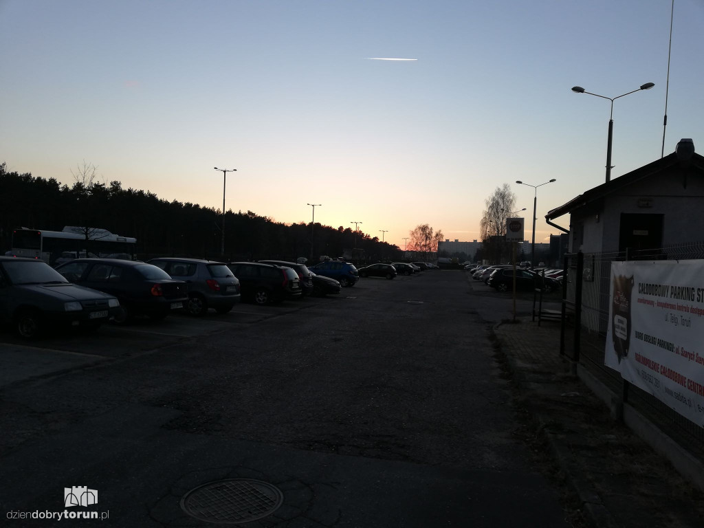 Dla kogo parkingi na Skarpie?